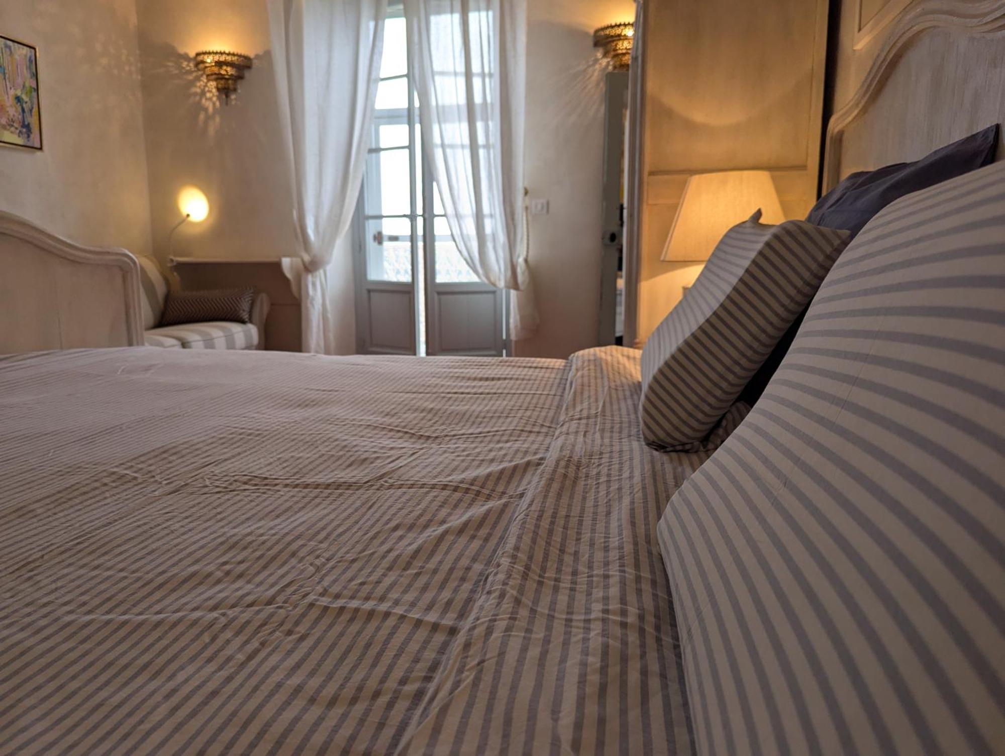 Les Chapeliers Bed & Breakfast Claviers Exterior foto